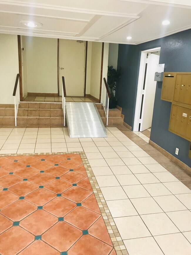 Lobby 2 - 1943 Rodney Dr