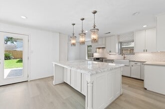 Building Photo - 6249 Overbrook Ln