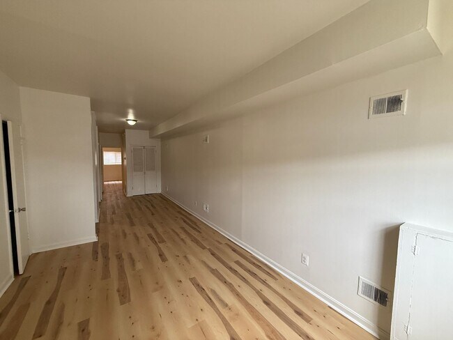 Foto del edificio - 1102 K St SE