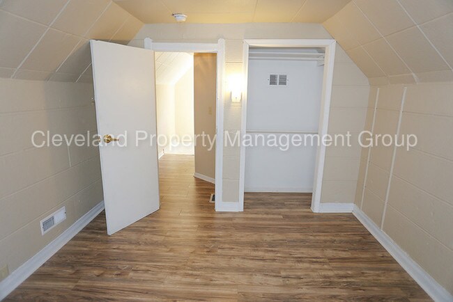 Building Photo - 1322 Thoreau Rd