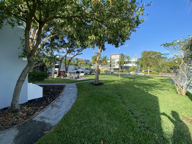 Building Photo - 10 N Palmway