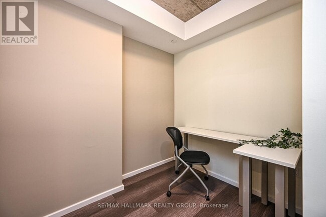 Building Photo - 211-1211 Besserer St