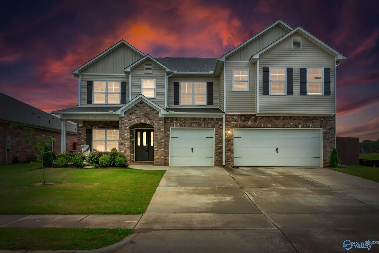 Primary Photo - 147 Chesire Cv Ln