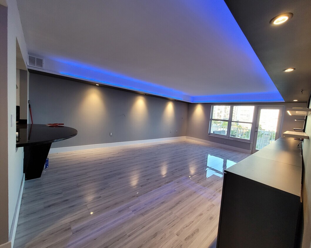 Living Room - 3000 E Sunrise Blvd