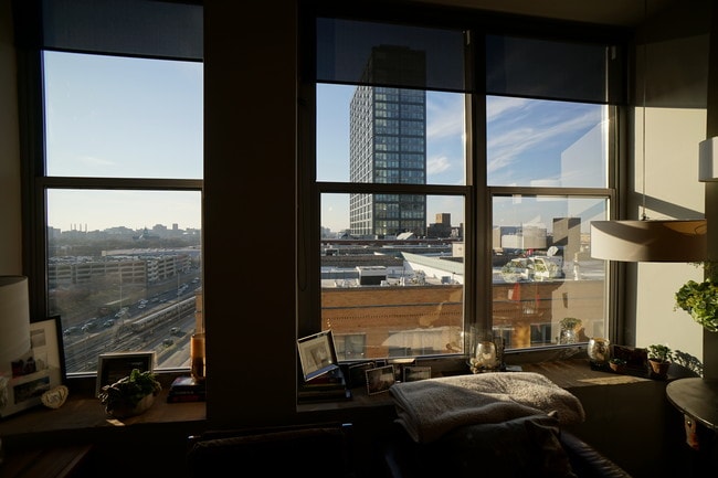 Main Living - View - 933 W Van Buren St