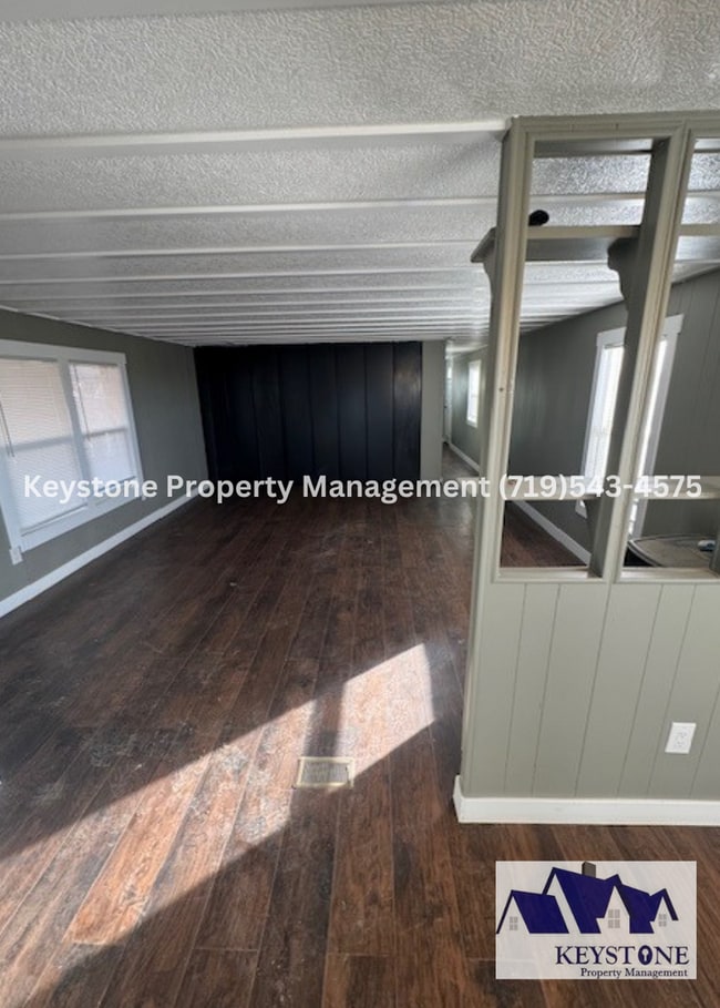 Building Photo - Horse Lover's Dream, Complete With Stable and Corral! 3 Bedroom/1 Bathroom Home $1400/$1400