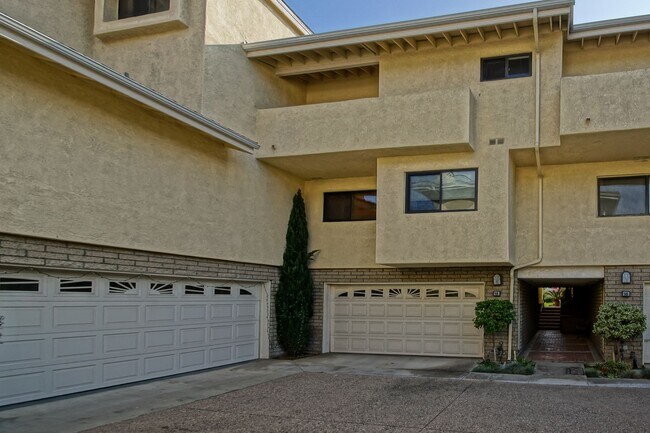 Building Photo - BEAUTIFULLY REMODELED, 1474 SQ FT, SPLIT L...