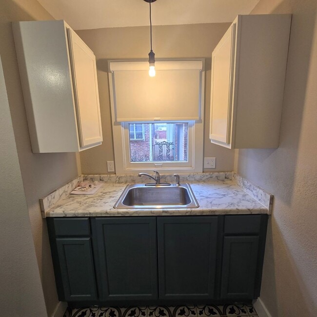 Building Photo - 551 E Boswell St