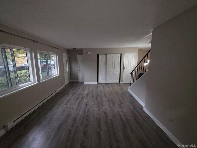 Building Photo - 4 Hudson Heights Dr