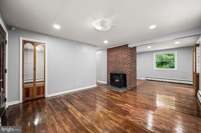 Building Photo - 25 Pennsbury Way E
