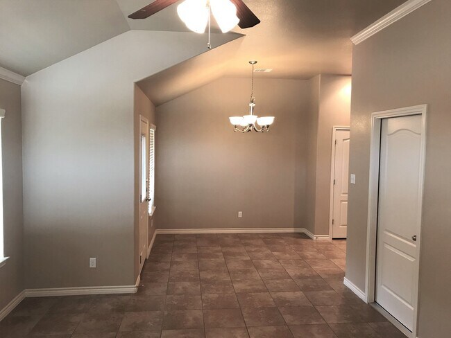 Building Photo - Beautiful 3bed/2bath Duplex near Clear Creek to Fort Hood!