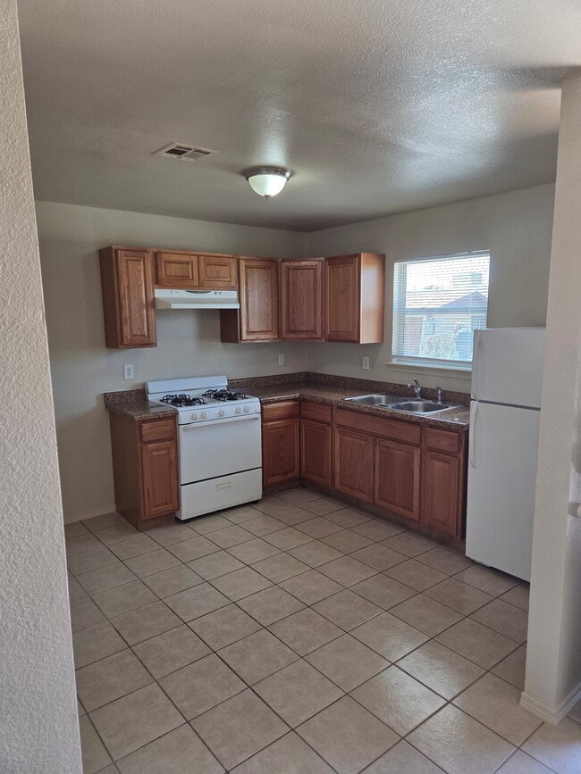 Kitchen - 331 Milton Rd