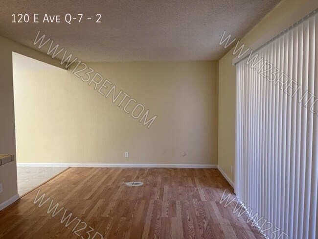 Building Photo - 1BD/ 1 BATH FIRST FLOOR APT EAST PALMDALE