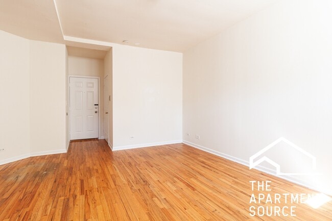 Building Photo - 917 W Dakin St