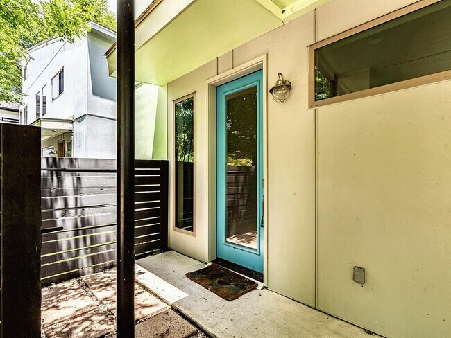 Foto del edificio - 1107 Mahan Dr