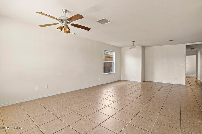 Building Photo - 5740 Saluki Dr