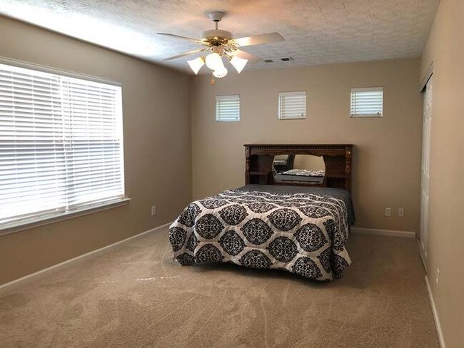 Building Photo - 695 W Oaks Dr, Woodstock, GA, 30188