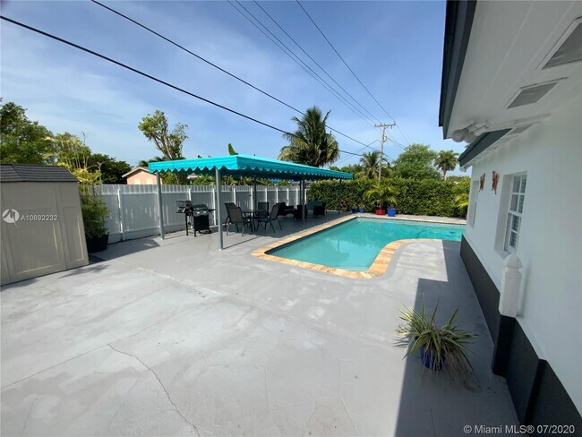 Foto del edificio - 10210 Caribbean Blvd