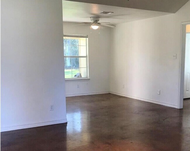 Building Photo - 90 County Rd 2269