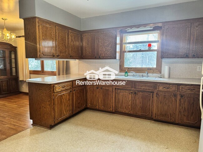 Building Photo - 8225 20th Ave N