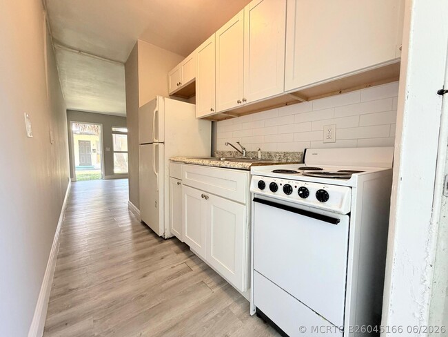 Building Photo - 809 2nd St