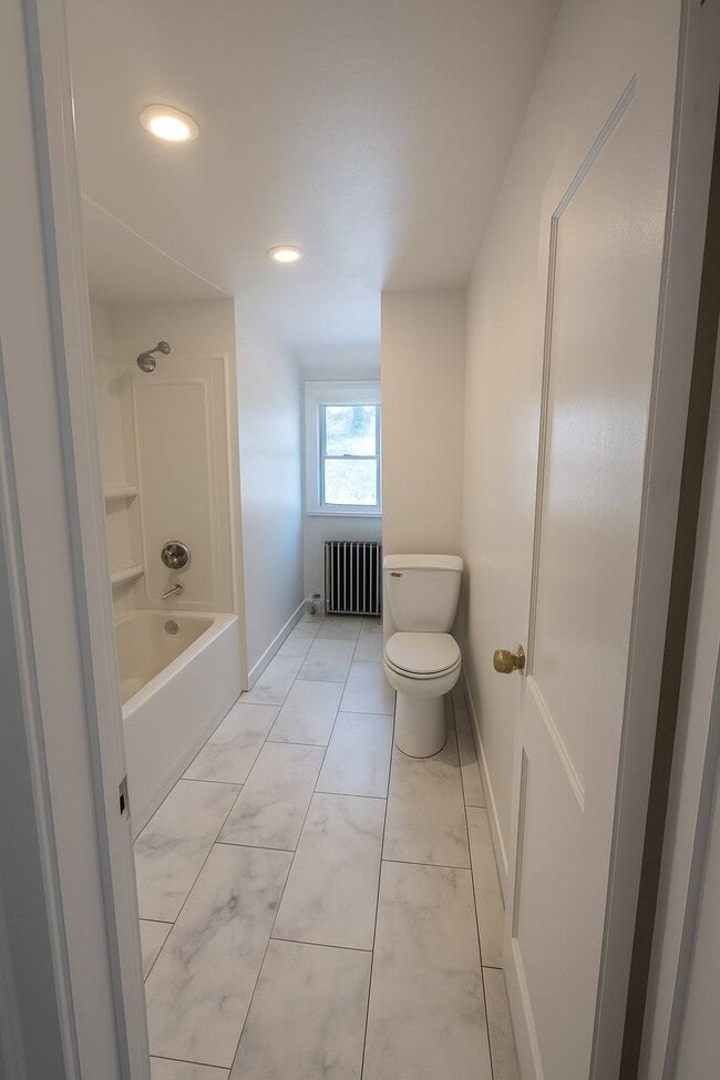 Building Photo - 107 Caroline St