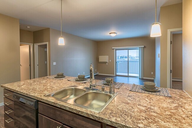 Building Photo - Northtown Crossing - Pet Friendly, Student...