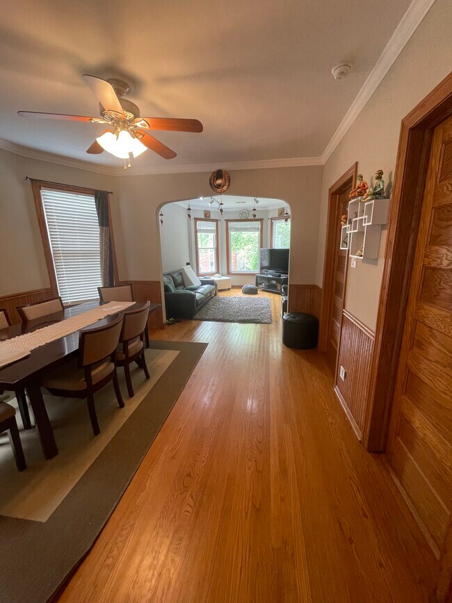 Foto del edificio - 3931 N Claremont Ave