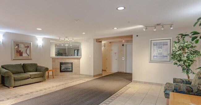 Photo du bâtiment - 9938-9104 104 Street NW