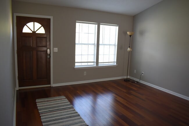 Building Photo - 4824 Weybridge Ln