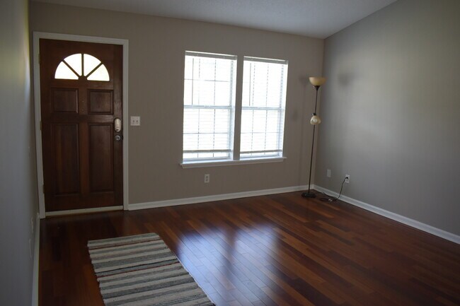 Foto del edificio - 4824 Weybridge Ln