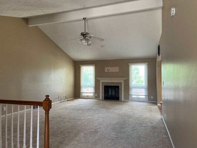 Foto del edificio - Spacious 4 Bedroom In Eldorado!!