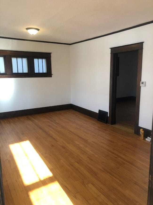 Building Photo - 311 N Dewey St