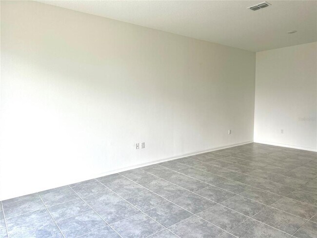 Foto del edificio - 2432 Skyline Lp