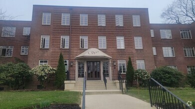 Building Photo - 869 Farmington Ave