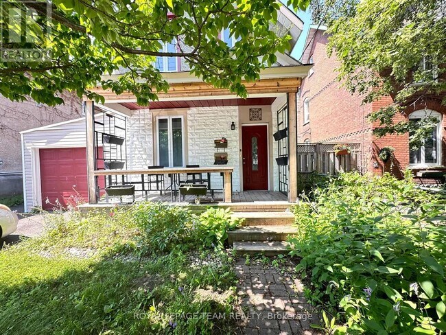 Photo du bâtiment - 182-182 Lebreton St N