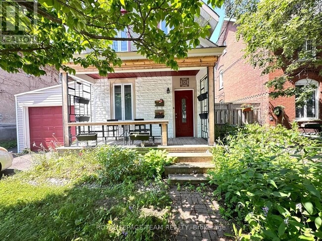 Building Photo - 182 Lebreton St N