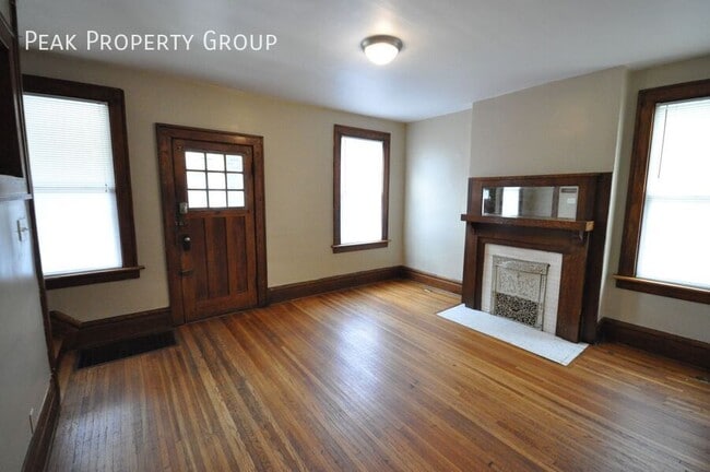Building Photo - 404 E Northwood Ave