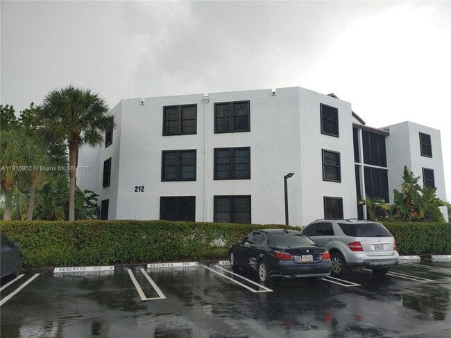 Foto del edificio - 212 Lake Pointe Dr