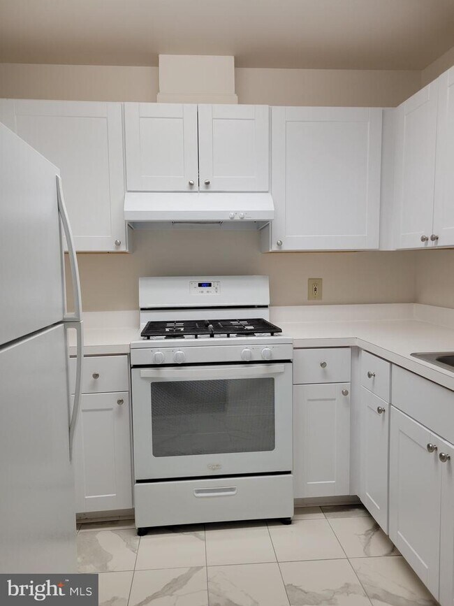 Building Photo - 3110 River Bend Ct