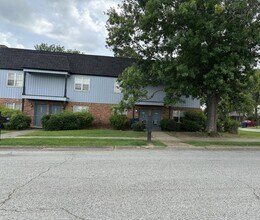 Building Photo - 4700 Windsor Dr