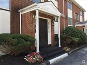 Building Photo - 30a Colonial Dr