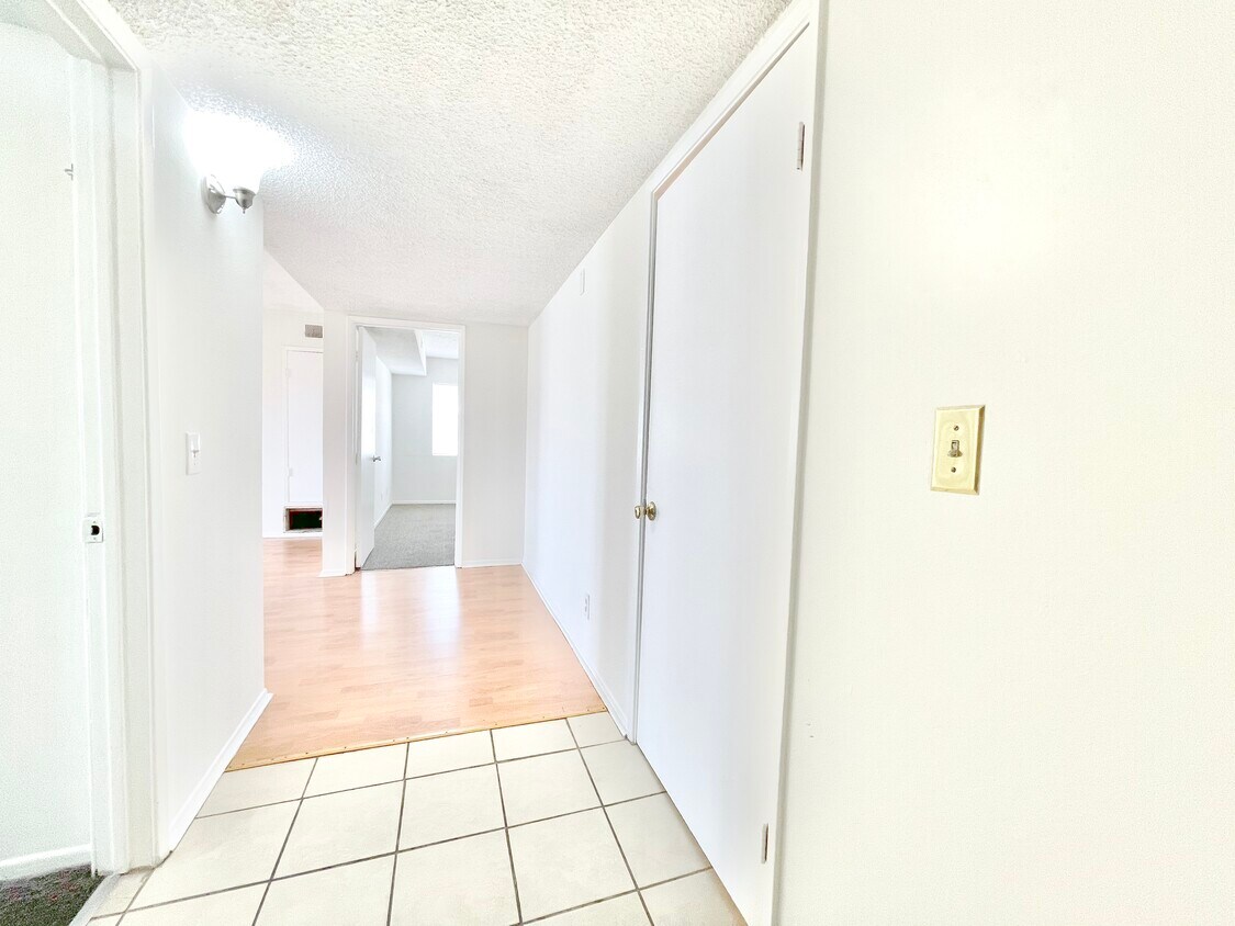 Foto principal - 8655 Willis Ave