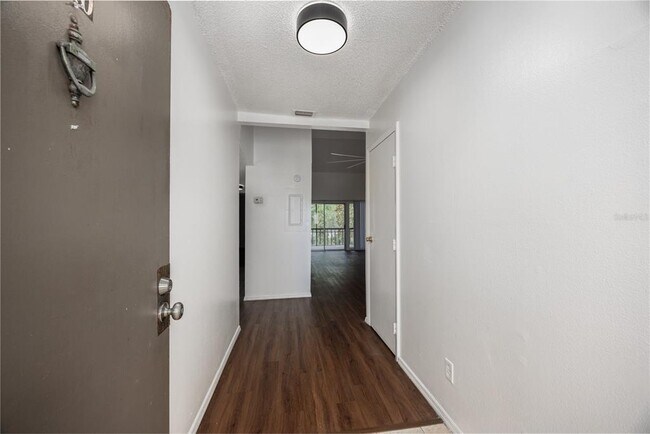 Foto del edificio - 6519 W Newberry Rd
