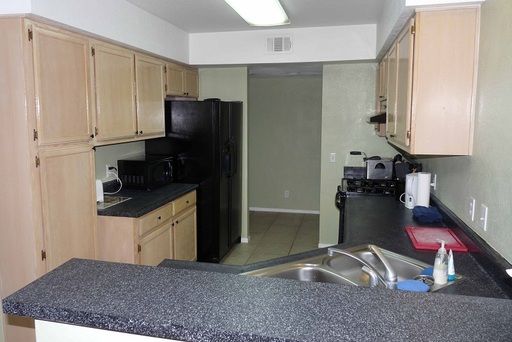 Foto del edificio - Wonderfully UPGRADED Green Valley Townhome