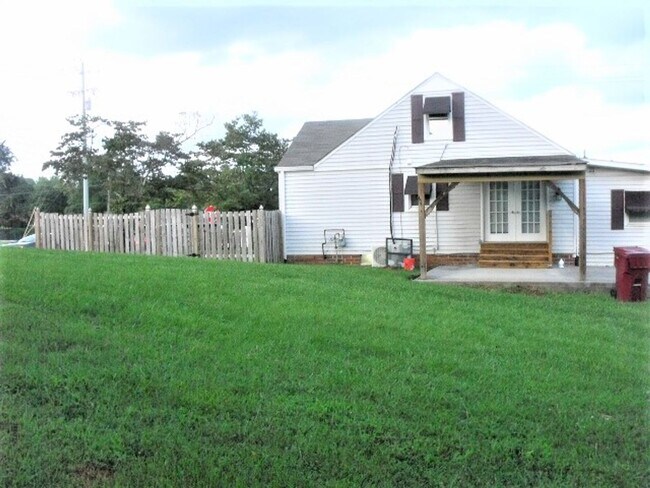 Foto del edificio - THIS COULD BE YOUR NEW HOME, BUSINESS, OR BOTH!