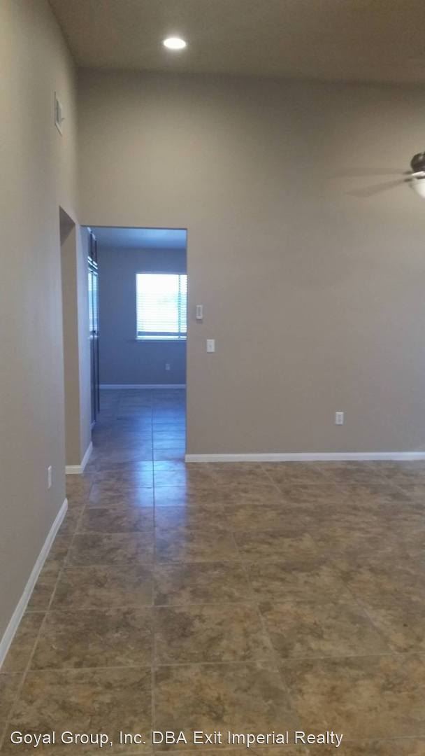 Foto del edificio - 4 br, 2 bath House - 2410 Heil Ave.