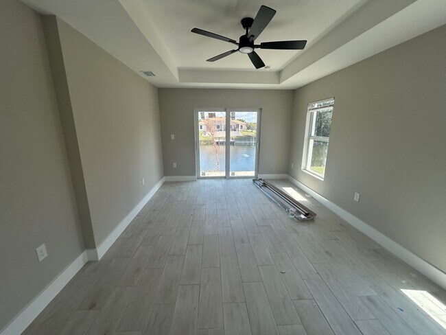 Foto del edificio - Coming soon  4/3  new construction overlooking canal