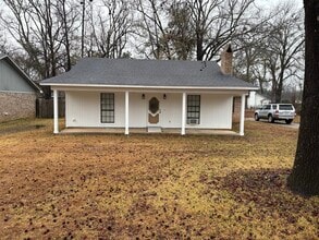 Building Photo - 541 Lakeside Dr