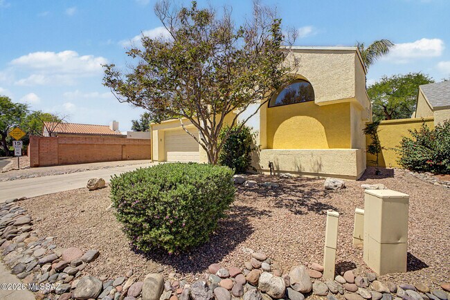 Foto del edificio - 5250 Woodspring Dr